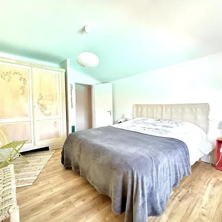 Air-conditioned House With Swimming Pool Villa *