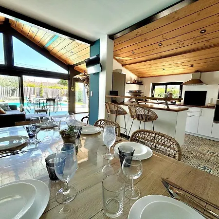 Maison Climatisee Avec Piscine Au Coeur Du Bassin