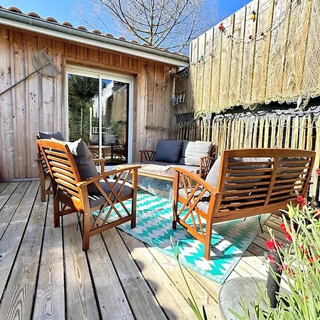 Air-conditioned House With Swimming Pool Vila *
