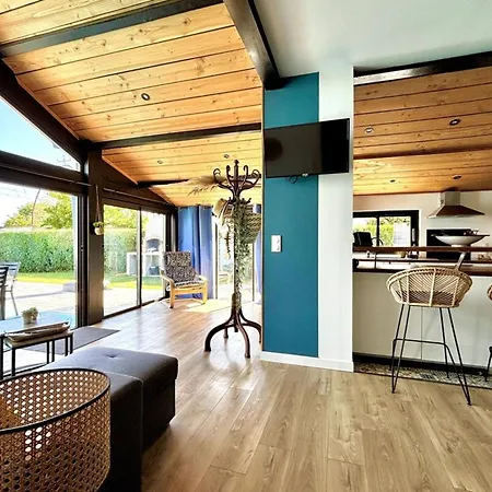 Air-conditioned House With Swimming Pool Vila